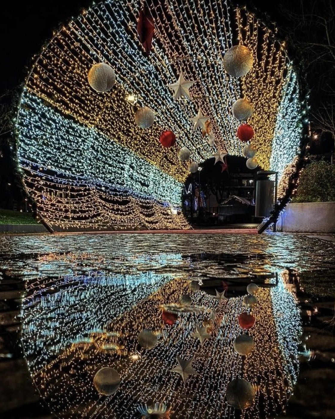 Túnel iluminado gigante